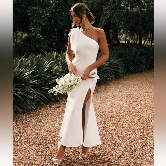 Petal & Pup Dresses & Skirts - Petal & Pup White One-Shoulder Midi Dress with Bow and Side Slit